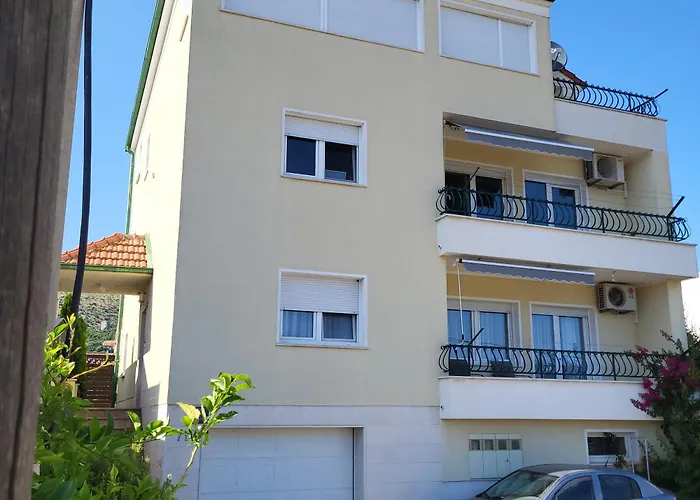 Petar * Τρογκίρ